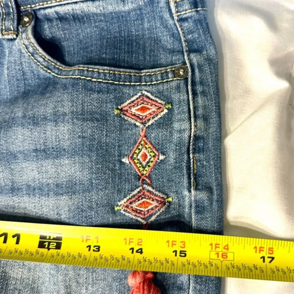 Vigoss Jean Shorts with pretty embroidery size 0